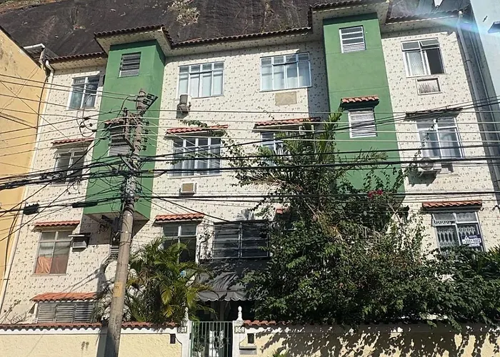 Studios confortáveis na URCA, perto Pão de Açucar, reformados, WI-FI, TV e ar condicionado SPLIT, pauloangerami MC103 Rio de Janeiro